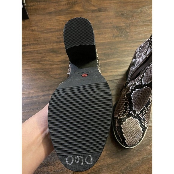 Blondo Waterproof Ankle Boots - Faux Snakeskin 2.5" Block Heel Women's Size 6.5 - Picture 4 of 6